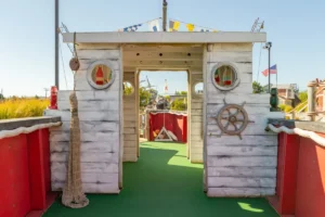 Read more about the article How To Organize a Mini Golf Tournament